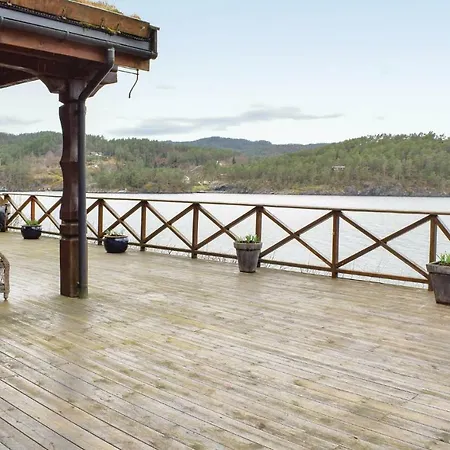 Holiday home Awesome In Nordtveitgrend With Wifi Husa
